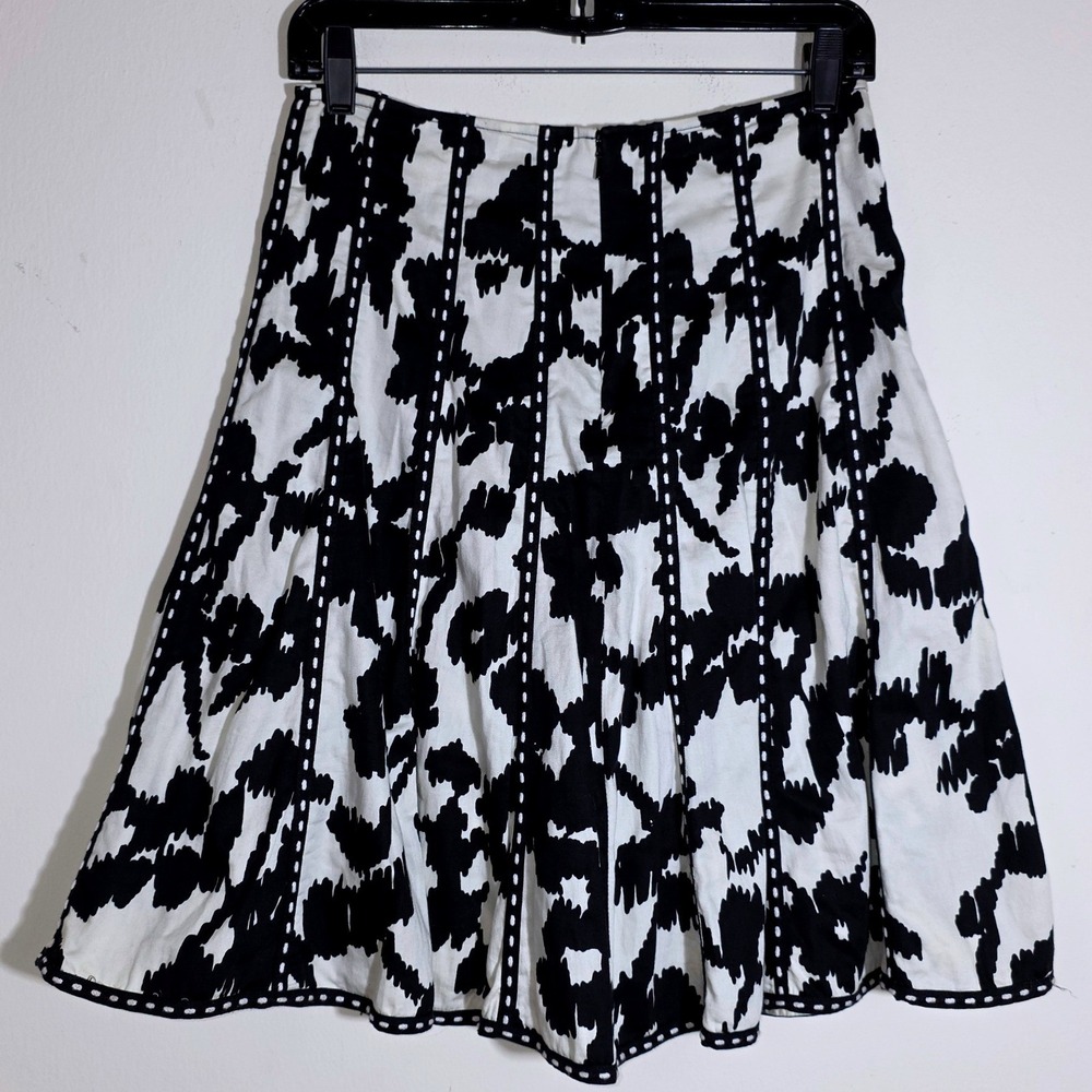 Cabi Dashing A-Line Skirt Women Size 0 Black Cream Abstract Paneled EUC - Picture 4 of 10